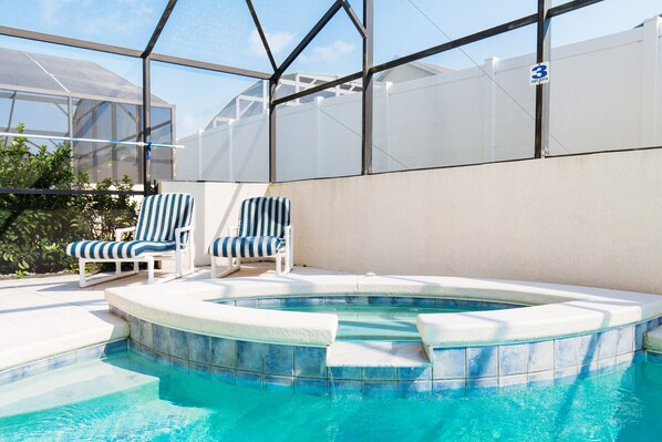 Lämmitetty uima-allas