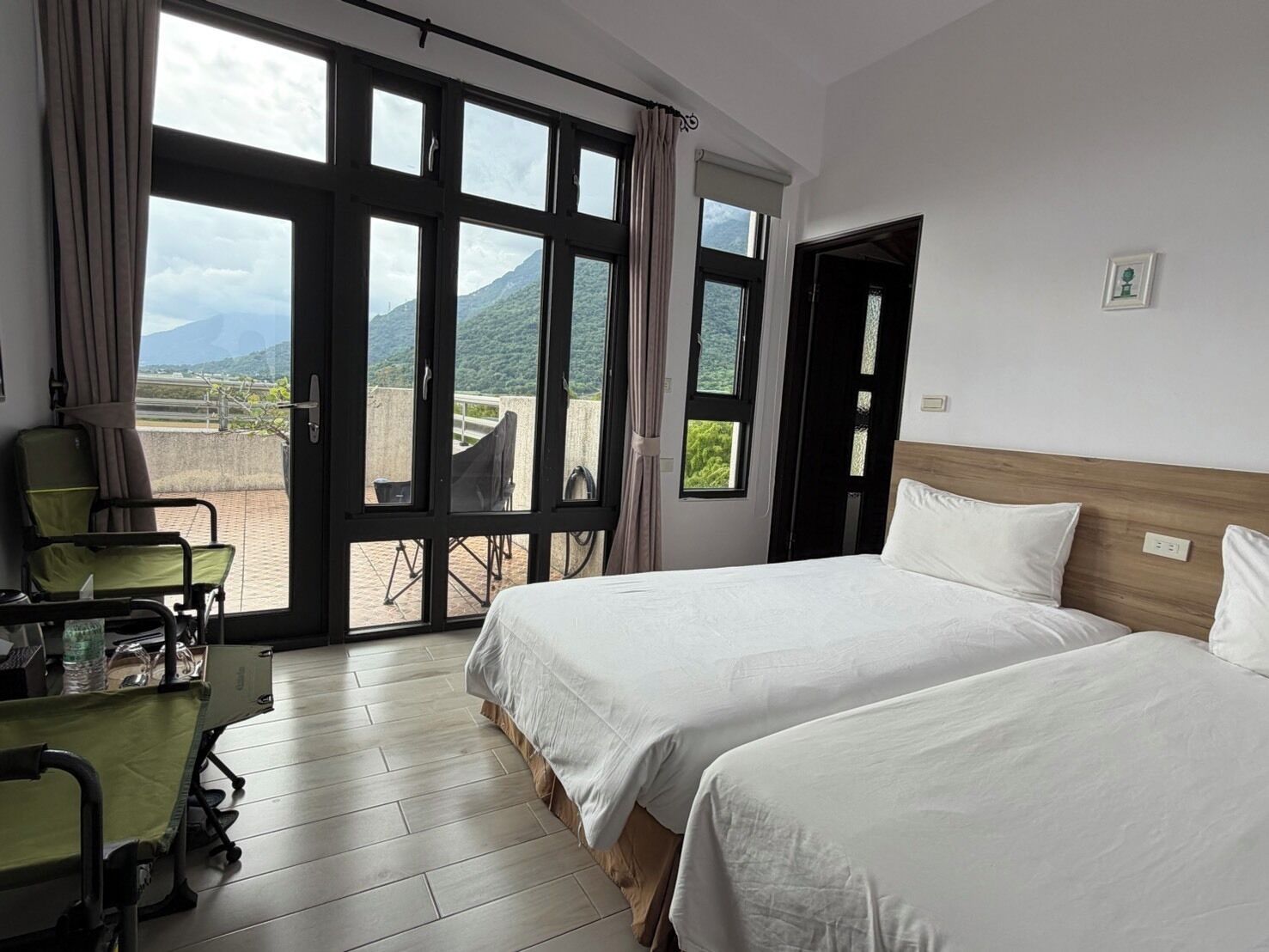 Standard Twin Room, Patio | Desk, blackout curtains, soundproofing, free WiFi