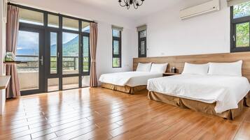 Escritorio, cortinas blackout, sistema de insonorización y wifi gratis