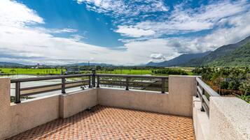 Standard Twin Room, Patio | Balcony view