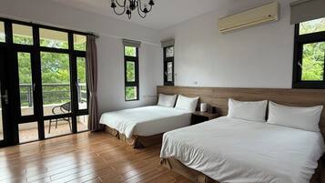 Desk, blackout drapes, soundproofing, free WiFi