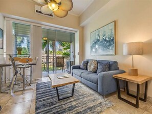 TV - Open Suite w/Park View, AC,Kitchen, Flat Screen, Washer/Dryer–Waikīkī Shore 214 (HONOLULU)