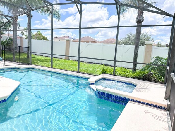 Pool - Peaceful retreat - 4 bed Pool & Spa Home (Davenport)