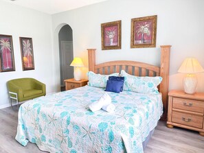 4 bedrooms, iron/ironing board, WiFi, bed sheets