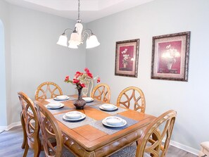 Dining - Peaceful retreat - 4 bed Pool & Spa Home (Davenport)