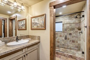 Rainfall showerhead, hair dryer, towels - Ski-In Luxury Home Just a Minute from Main Street and the Town Lift (PARK CITY)