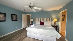 4 bedrooms, iron/ironing board, WiFi (free), bed sheets - Newly Renovated | Walk to Clubhouse | South-Facing Pool Near Disney (Kissimmee)