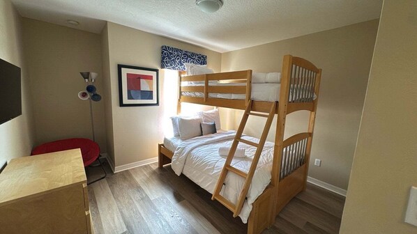 4 bedrooms, iron/ironing board, free WiFi, bed sheets
