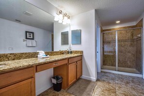 Hair dryer, towels - Stunning House w/ Conservation View! BBQ Grill, Contactless Check-in, Free Wifi, Family Resort Comm.!! (Kissimmee)