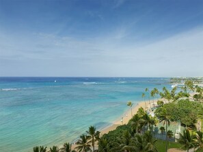 Beach - Rustic Beach+Modern Décor. Luxe Condo w/WiFi, Full Kitchen – Waikīkī Shore #410 (HONOLULU)