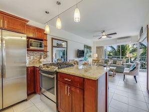 Refrigerador, microondas, horno, placa de cocina