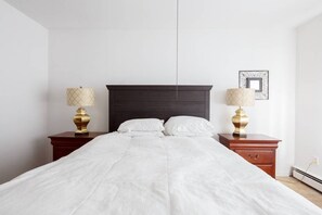 5 bedrooms, in-room safe, desk, iron/ironing board