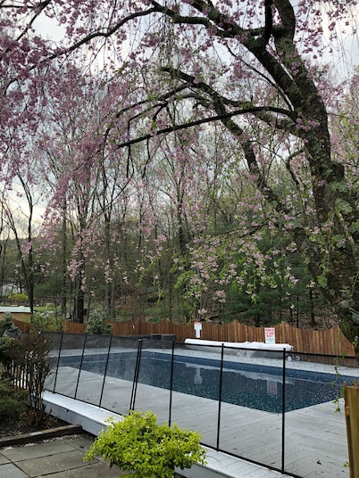 New Luxury 5BR3BTh Woodstock Secret Retreat Near all Ski MT Heated Pool& Hot Tub