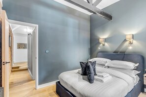 7 camere, una scrivania, ferro/asse da stiro, Wi-Fi gratuito