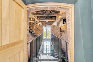 Interior - 7 Storey Listed Windmill, dog friendly with outdoor pool & bbq (Stoke Ferry)