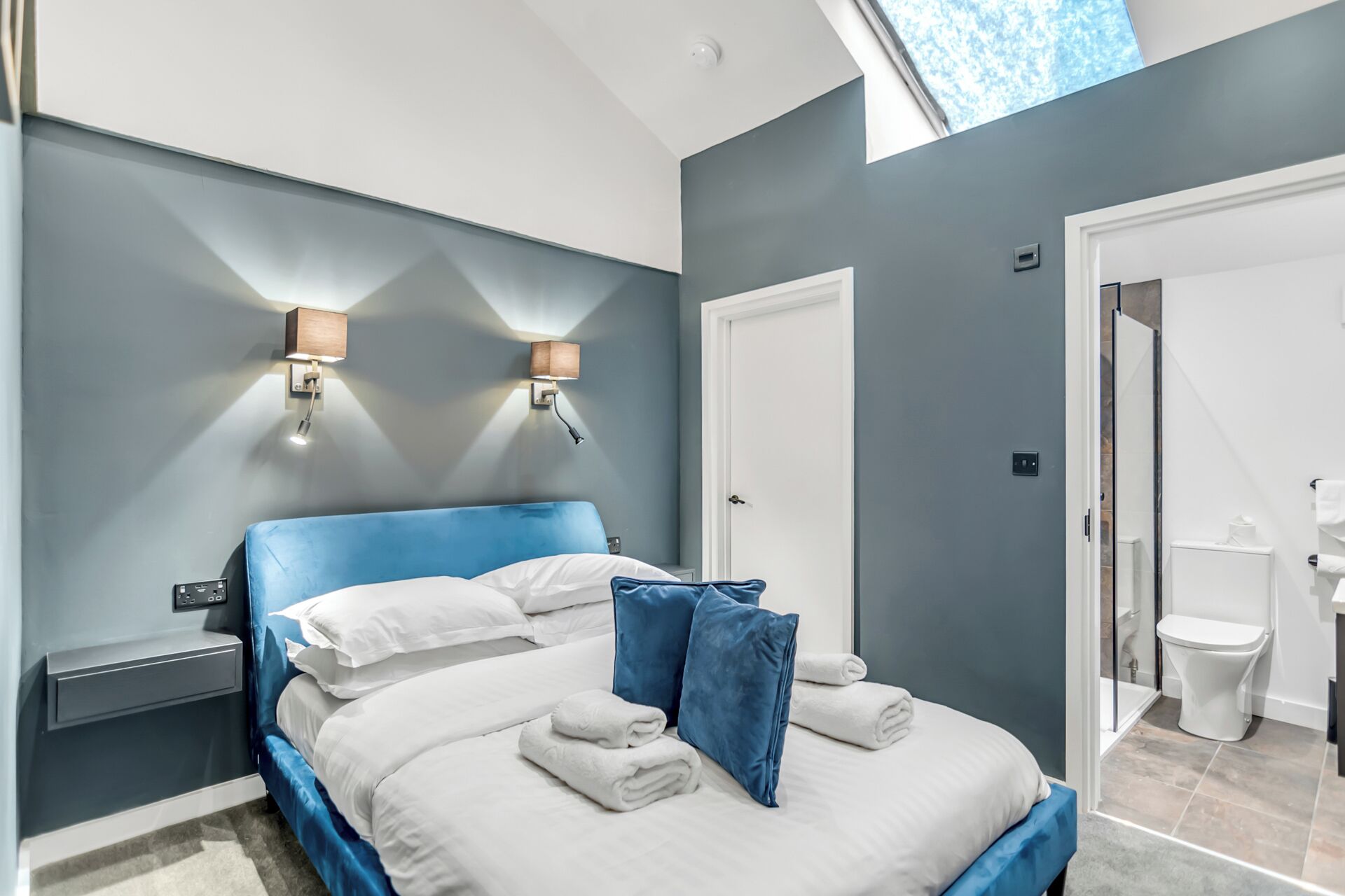 7 makuuhuonetta, työpöytä, silitysrauta/-lauta, ilmainen Wi-Fi