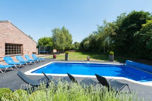 Piscina all'aperto, una piscina riscaldata