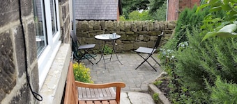Character cottage (18c) on the edge of historic Belper