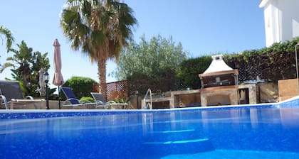 Villa, sea views, free A/C, heated pool, roof terrace, Wifi