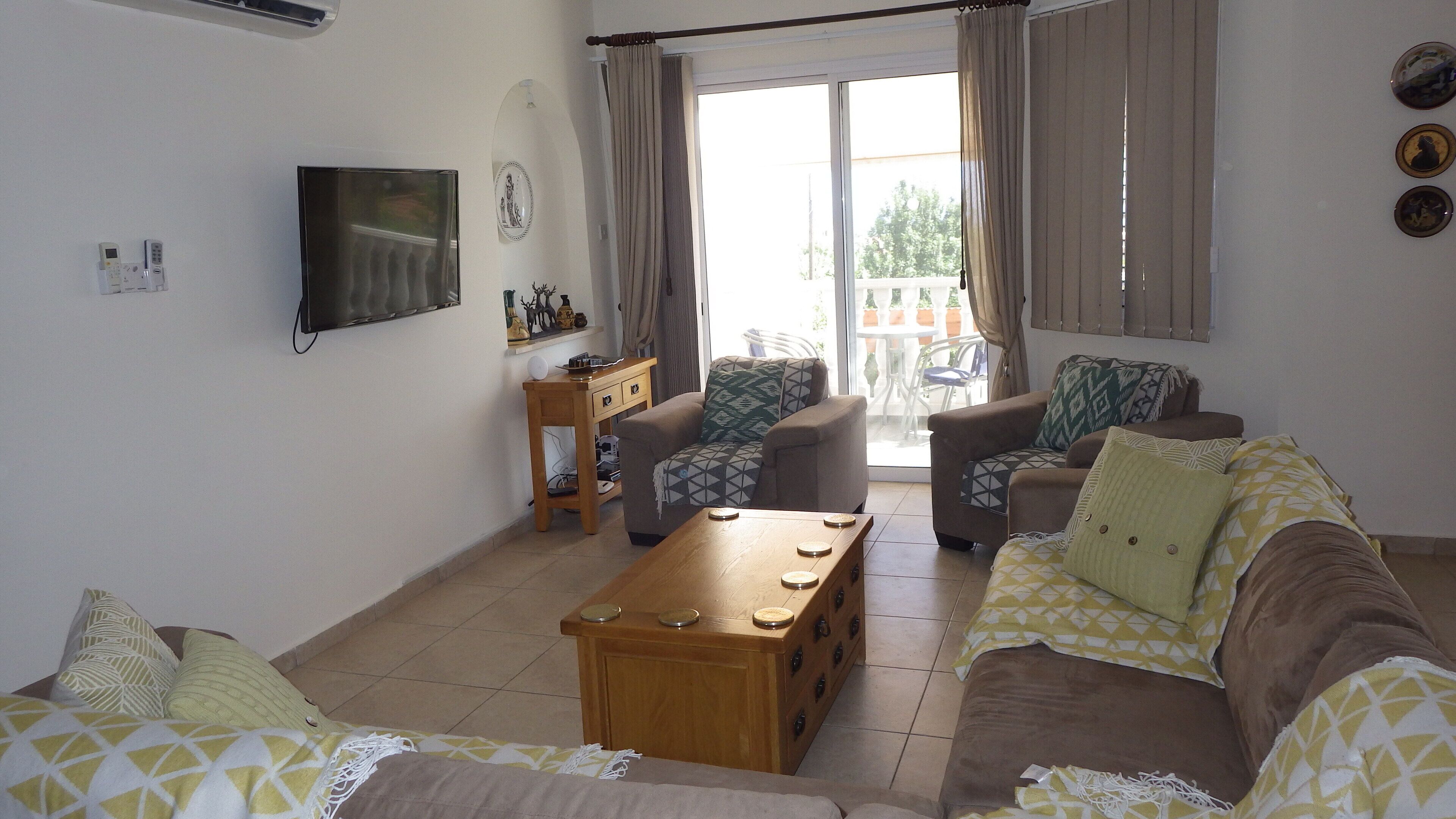4 bedrooms, in-room safe, iron/ironing board, WiFi (free)