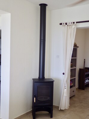 4 bedrooms, in-room safe, iron/ironing board, free WiFi - Villa, sea views, FREE A/C, pool, roof terrace, Wifi (Peyia)