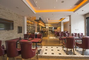 朝食 (ビュッフェ)、毎日提供 (1 名様 29 CNY)