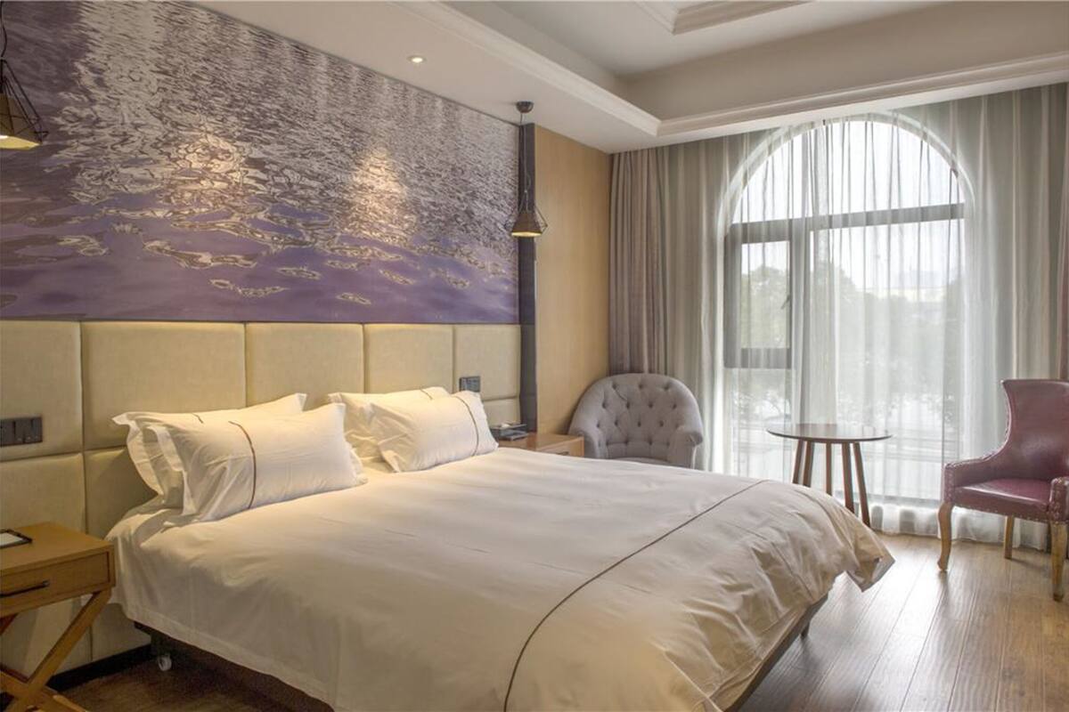Suite Grand | Caja fuerte, escritorio, cortinas opacas y sistema de insonorización