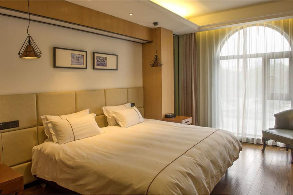 Elite Business Room