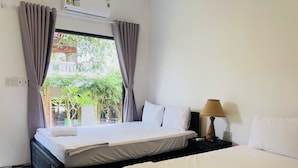 Minibar, escritorio y wifi gratis 