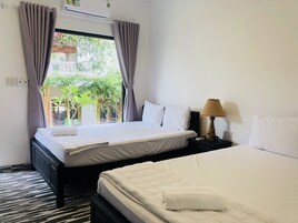 Minibar, escritorio y wifi gratis 