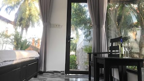Minibar, escritorio y wifi gratis 