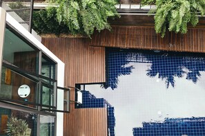 Hồ bơi ngoài trời