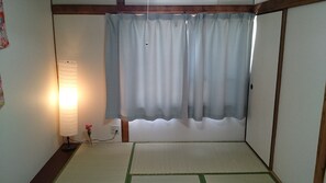 Kamar Tradisional (Japanese Style, 5) | Didekorasi berbeda-beda dan dilengkapi dengan perabotan berbeda-beda