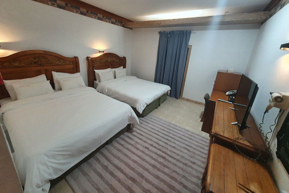 Minibar con artículos gratuitos, wifi gratis y ropa de cama 