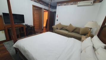 Family Room, 2 Bedrooms