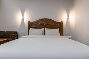 Free minibar, free WiFi, bed sheets