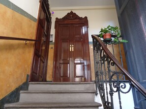 Unclassified image, 4 of 24, button - Great CENTRAL LOCATION Luxury Comfortable Romantic APARTMENT Fully Furnished (MILANO)