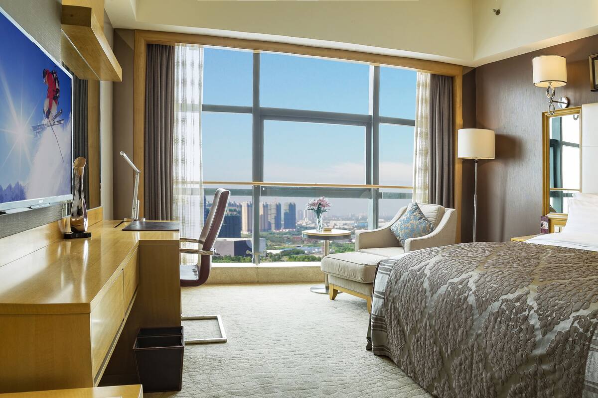 Minibar, in-room safe, desk, soundproofing