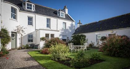 Lochsie Cottage, Peinmore House