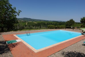 Outdoor pool - Montegonfoli MANDORLO, SAN GIMIGNANO, apt. with pool, terrace and amazing views (San Gimignano)