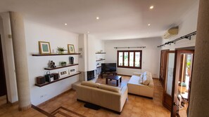 Télévision, cheminée