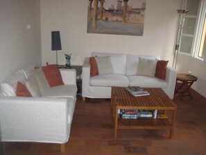 Fernseher, Kamin, DVD-Player, Stereoanlage