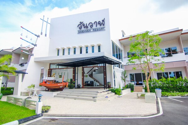 Front of property - One Wan Resort (Prachuap Khiri Khan)