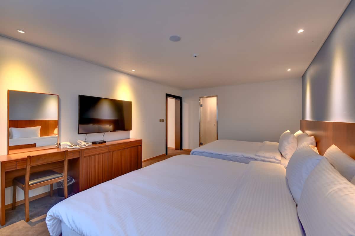 ocean view sea & moon suite room | room amenity