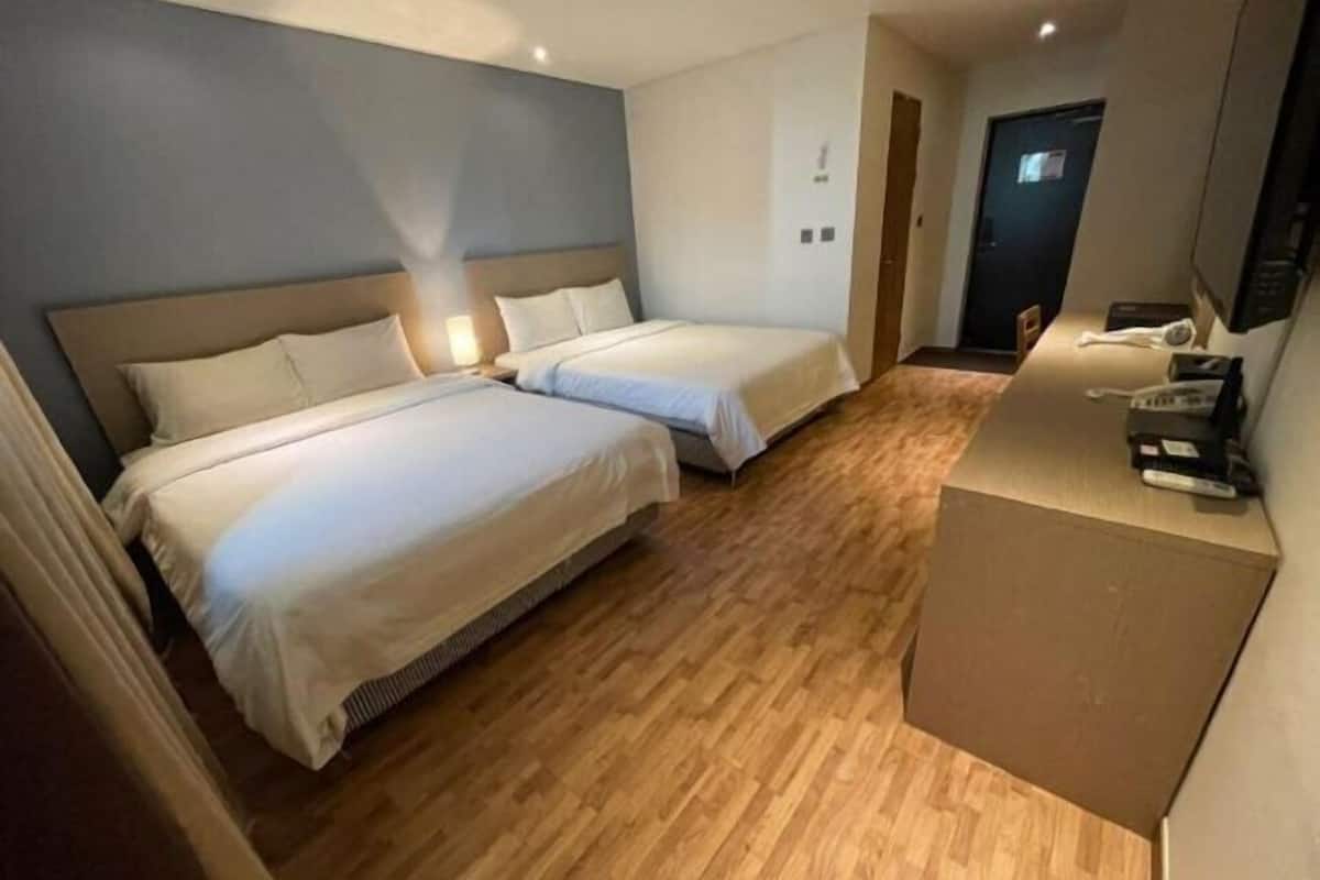 1 makuuhuone, ylelliset vuodevaatteet, pimennysverhot, äänieristys