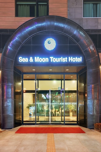 Sea & Moon Tourist Hotel