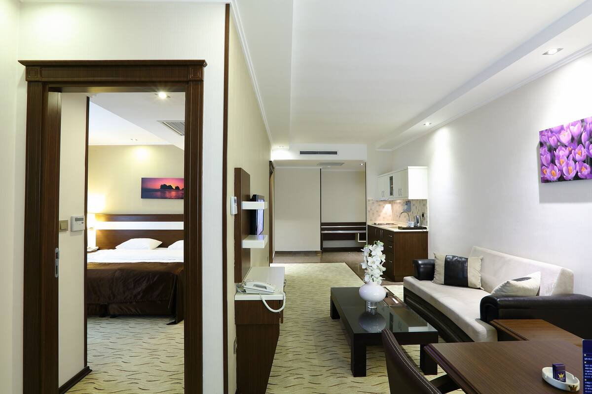 1 kamar tidur, minibar, brankas, dan Wi-Fi gratis