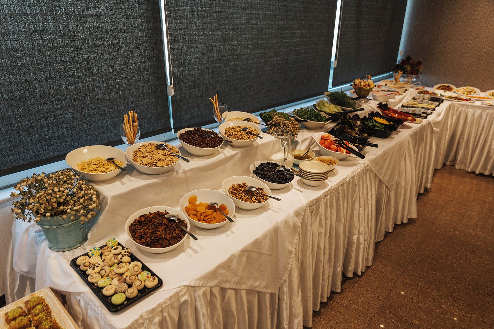 breakfast, lunch and dinner served