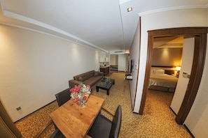 Quarto solteiro | 1 quarto, frigobar, cofres nos quartos, Wi-Fi de cortesia