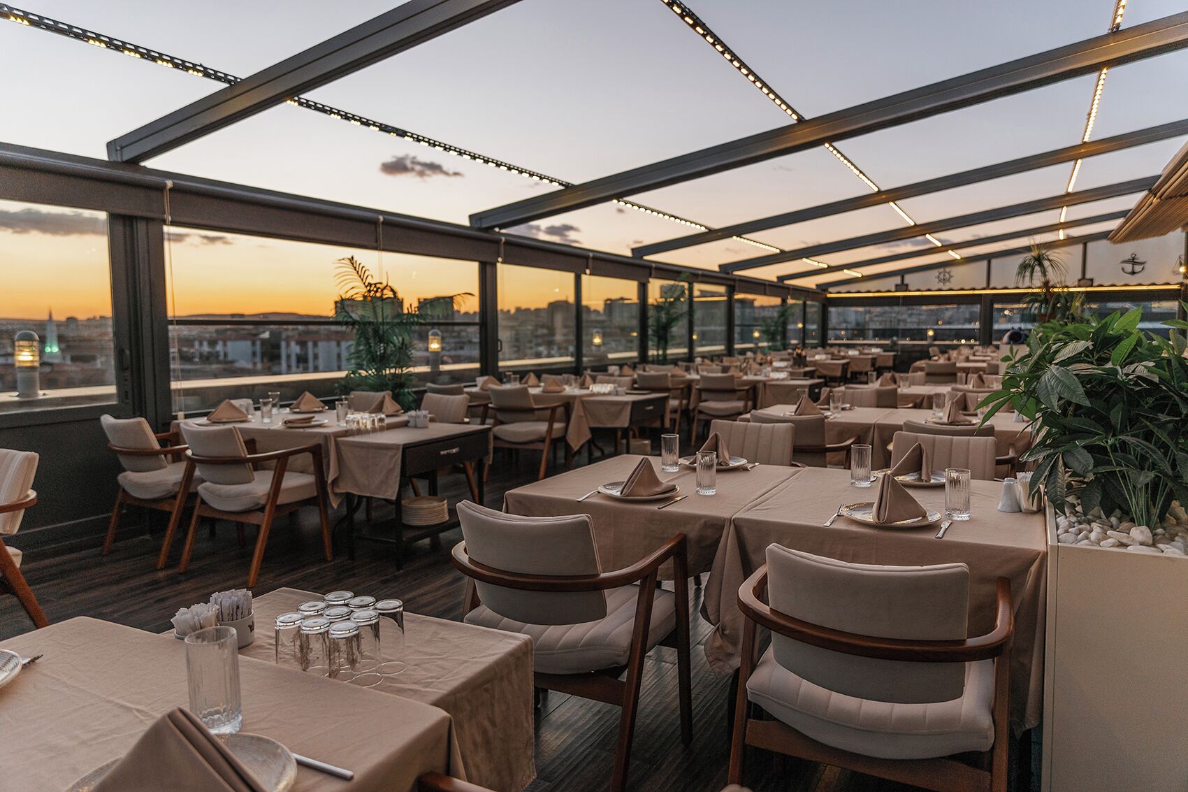 breakfast, lunch and dinner served